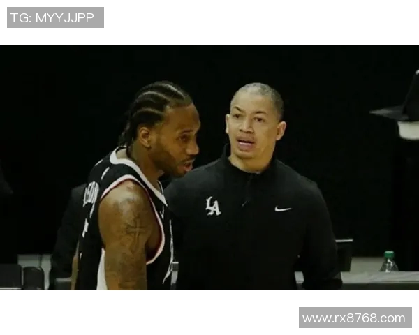 快船险胜！小卡31+9+7，赛后柯林斯一把抱住拉文，小卡接受采访