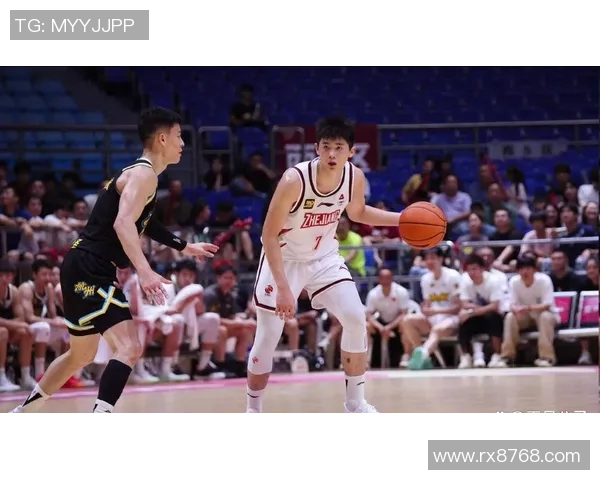 李悦洲登场9分钟4犯规惹争议 媒体人：在一队得虚心一点，光耍帅不行